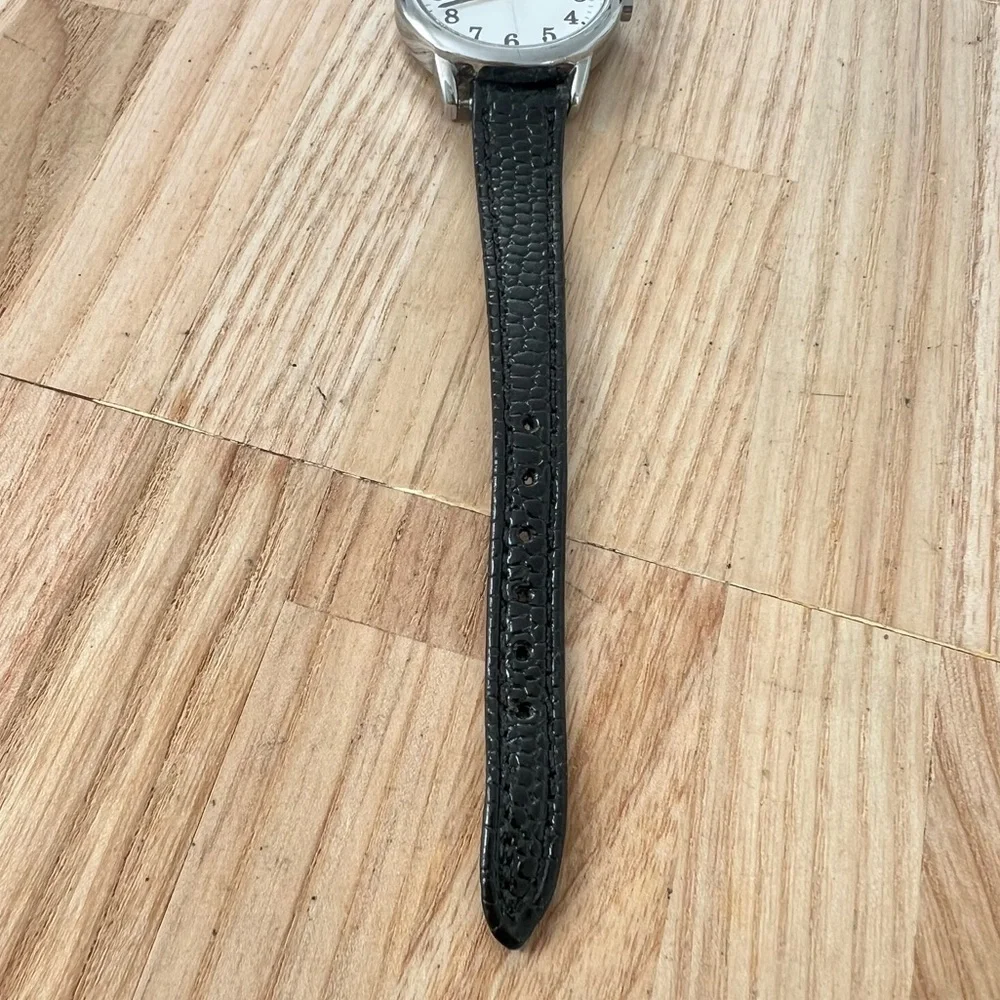 Timex ladies silver tone black leather watch NEW BATTERY